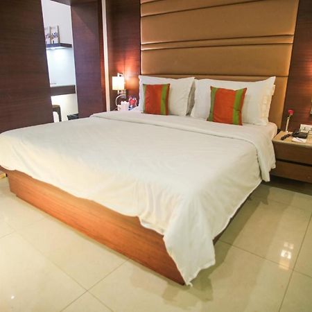 The Samilton Hotel Kolkata Bagian luar foto