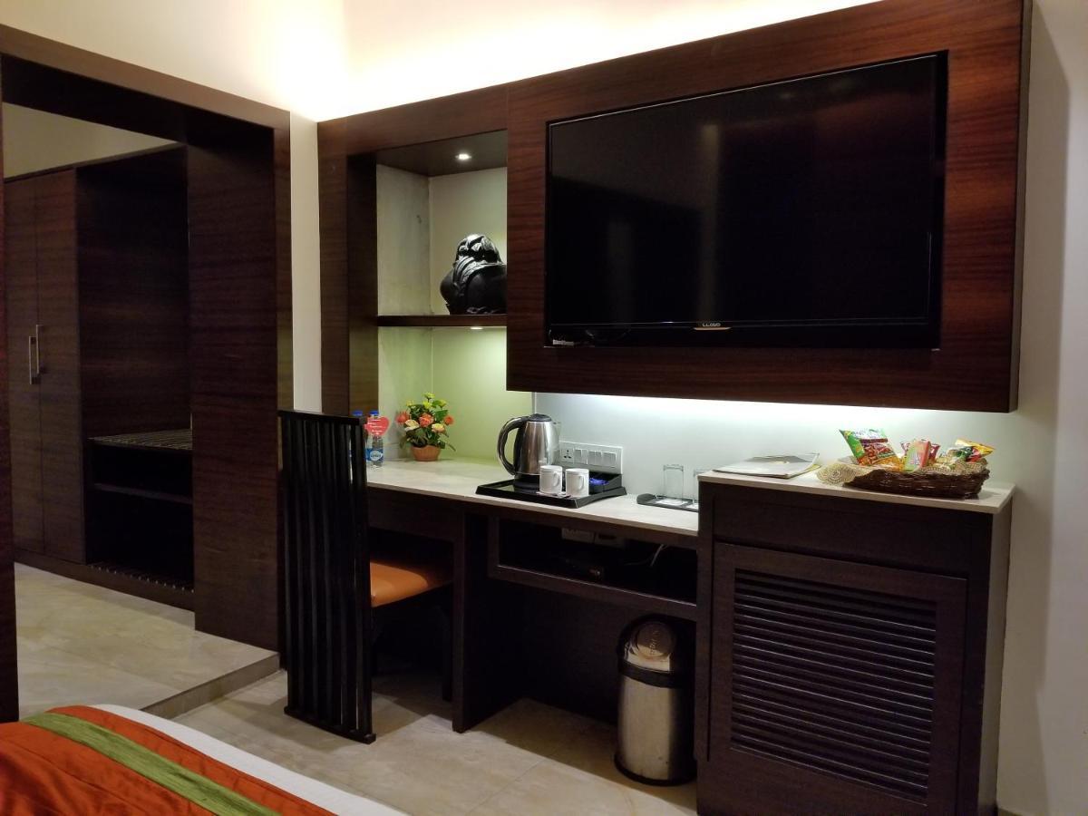The Samilton Hotel Kolkata Bagian luar foto