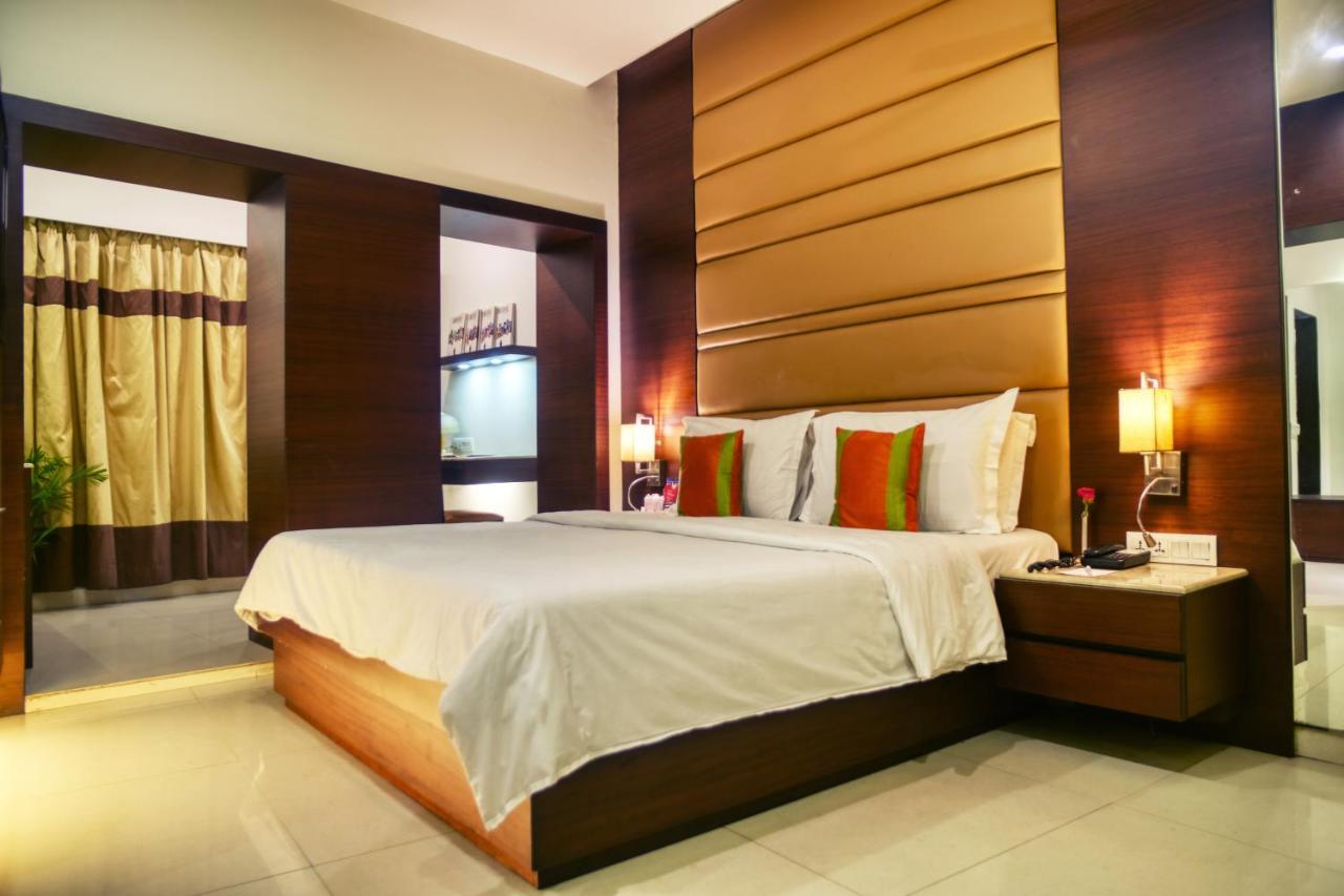 The Samilton Hotel Kolkata Bagian luar foto