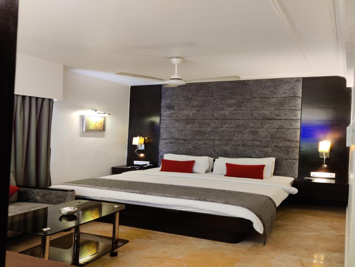 The Samilton Hotel Kolkata Bagian luar foto