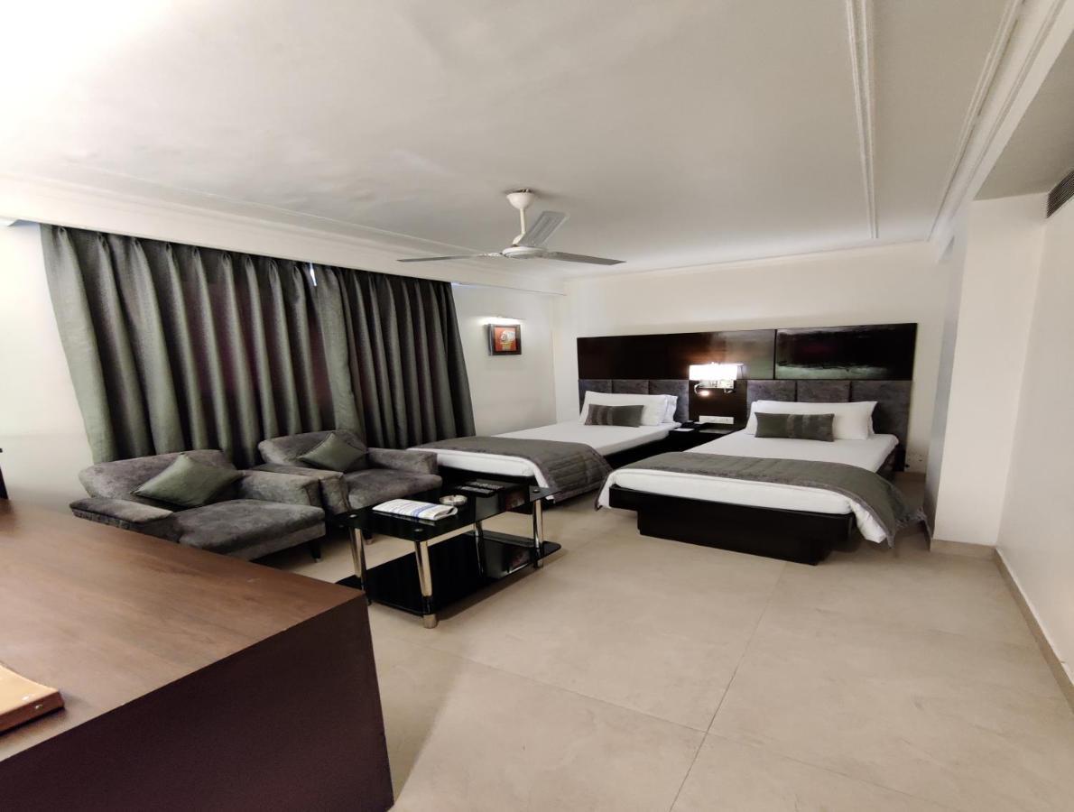The Samilton Hotel Kolkata Bagian luar foto