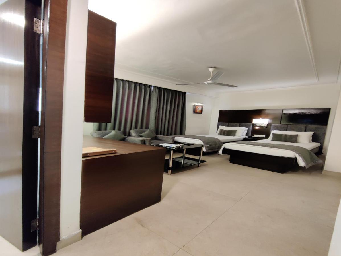 The Samilton Hotel Kolkata Bagian luar foto