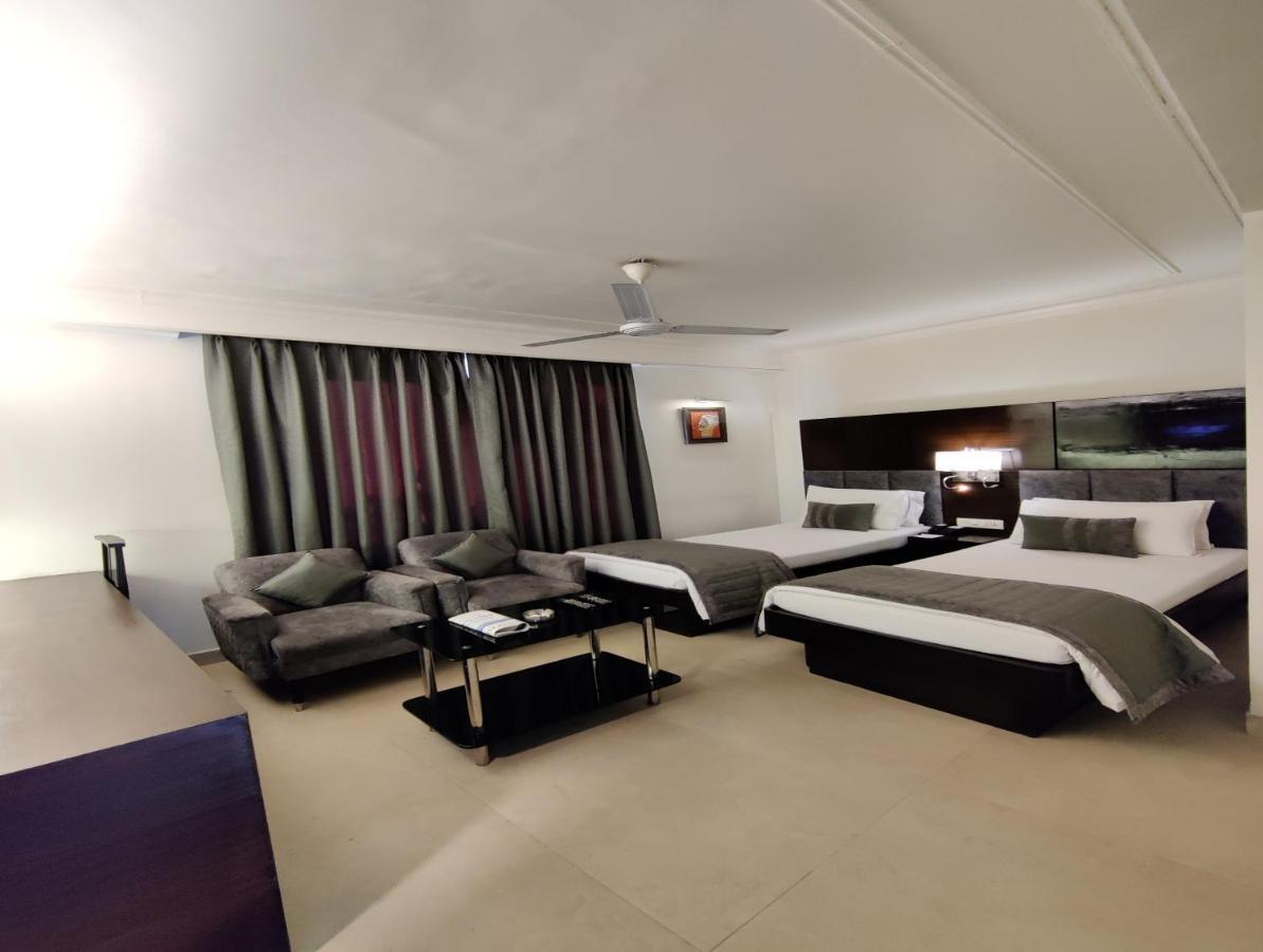 The Samilton Hotel Kolkata Bagian luar foto