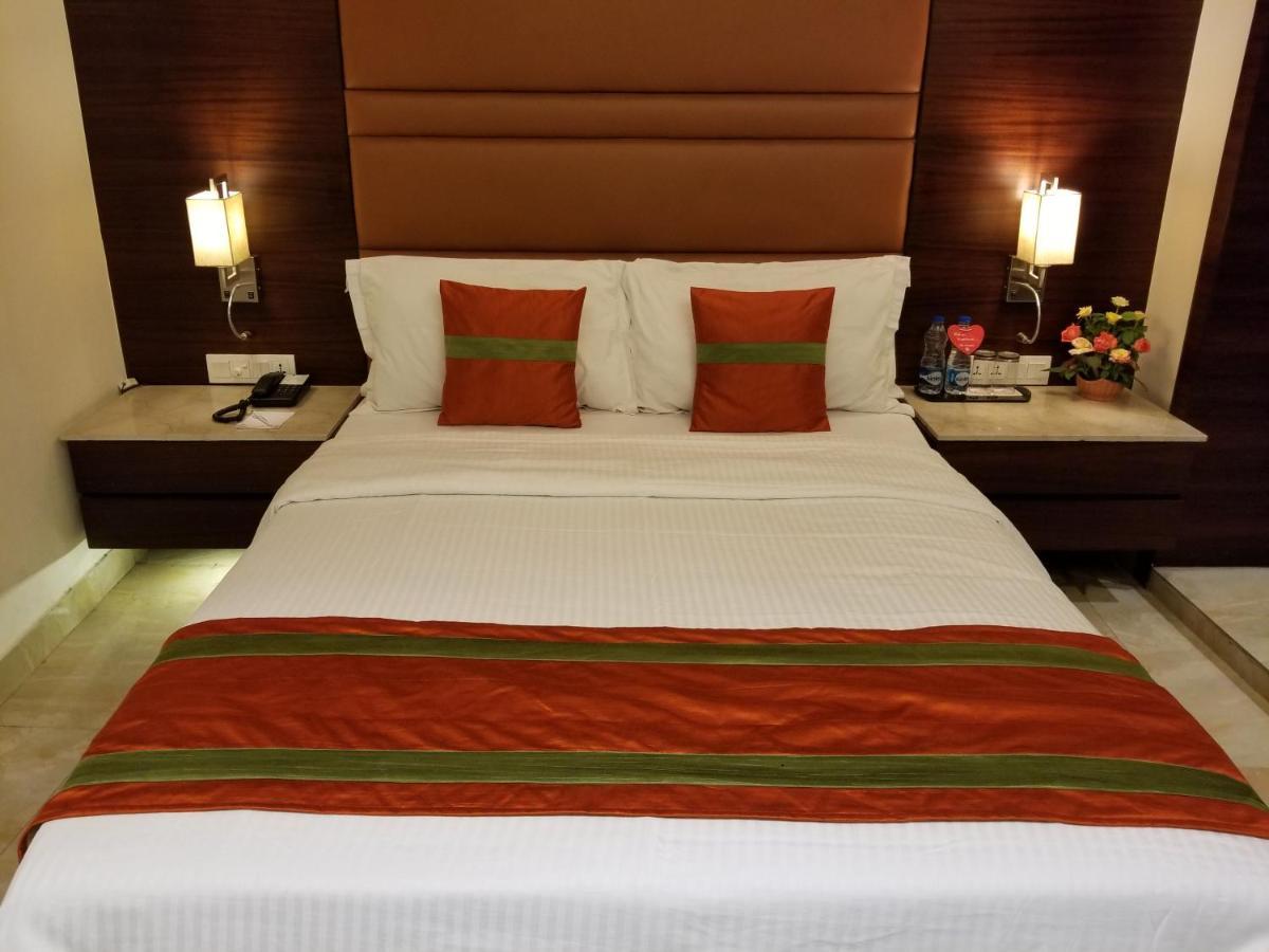 The Samilton Hotel Kolkata Bagian luar foto