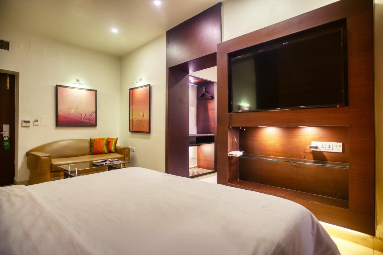 The Samilton Hotel Kolkata Bagian luar foto
